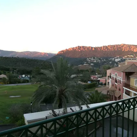 Cap Esterel Climatisé Dans Le Centre Du Village Drammont