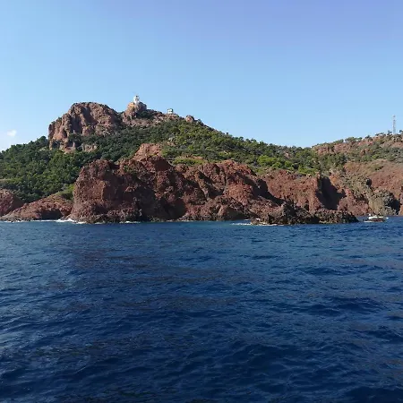 Cap Esterel Climatisé Dans Le Centre Du Village Drammont
